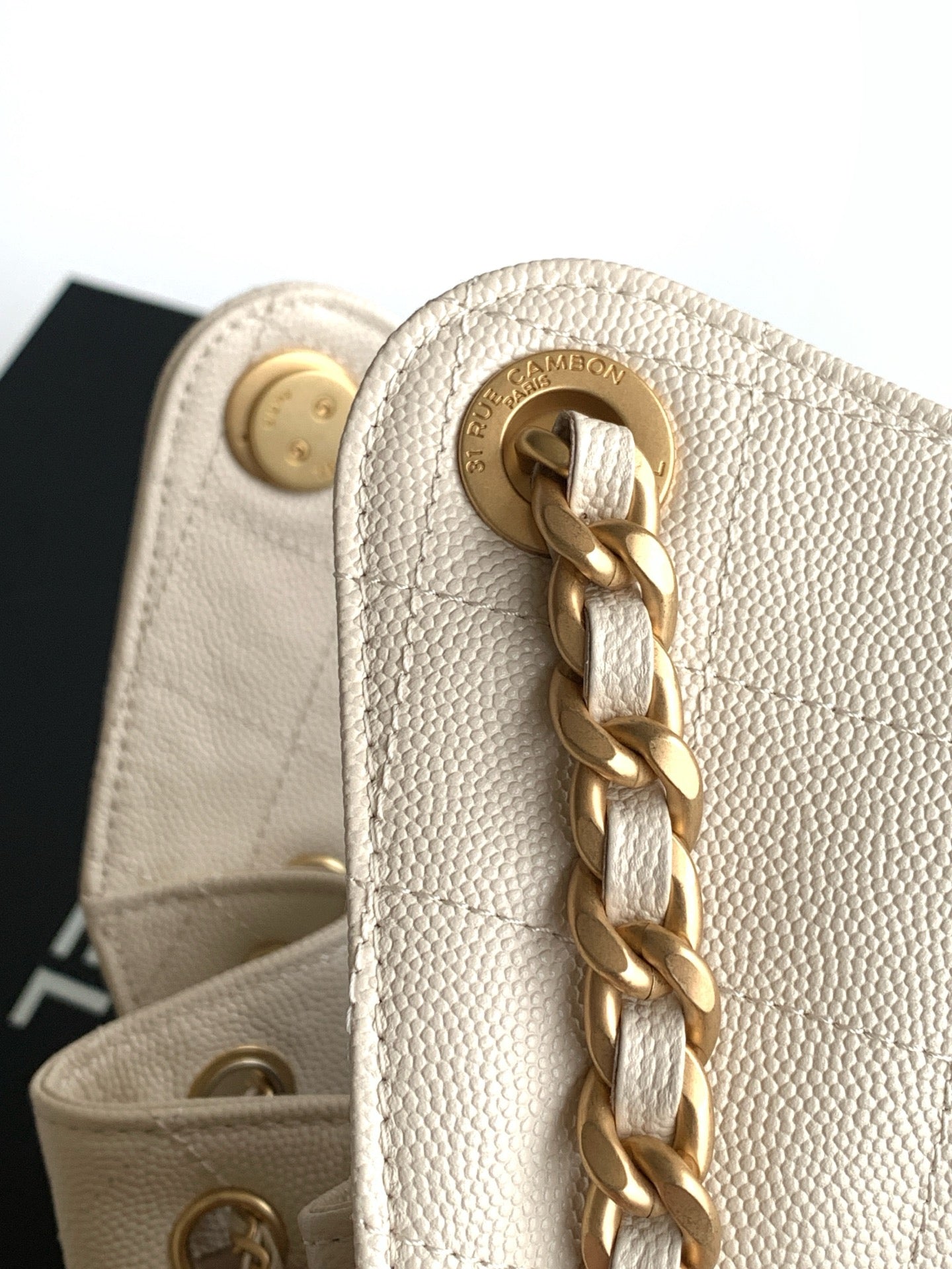 CHANEL 25S HOBO BAG 40 IN LIGHT BEIGE CAVIAR LEATHER WITH GOLD HARDWARE