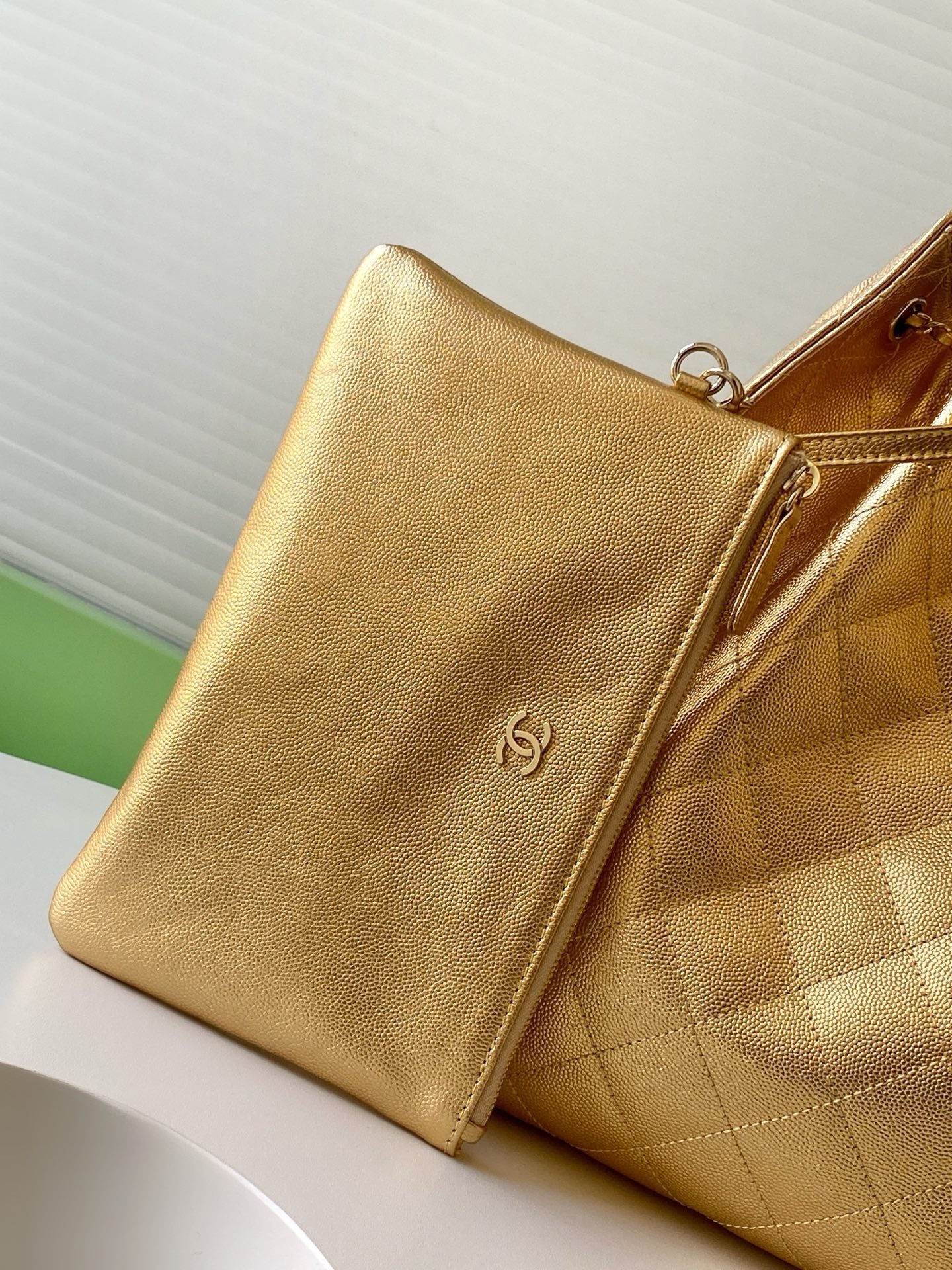 CHANEL 25S HOBO BAG 40 IN METALLIC GOLD CAVIAR LEATHER