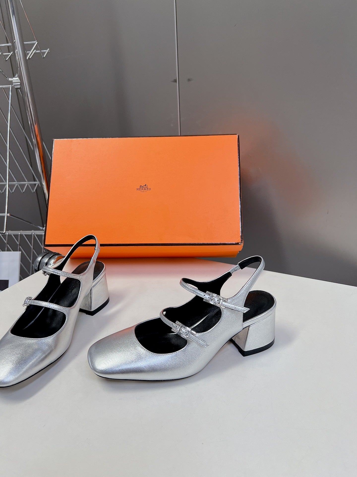 HERMES JACKIE 50 PUMP SILVER LAMBSKIN
