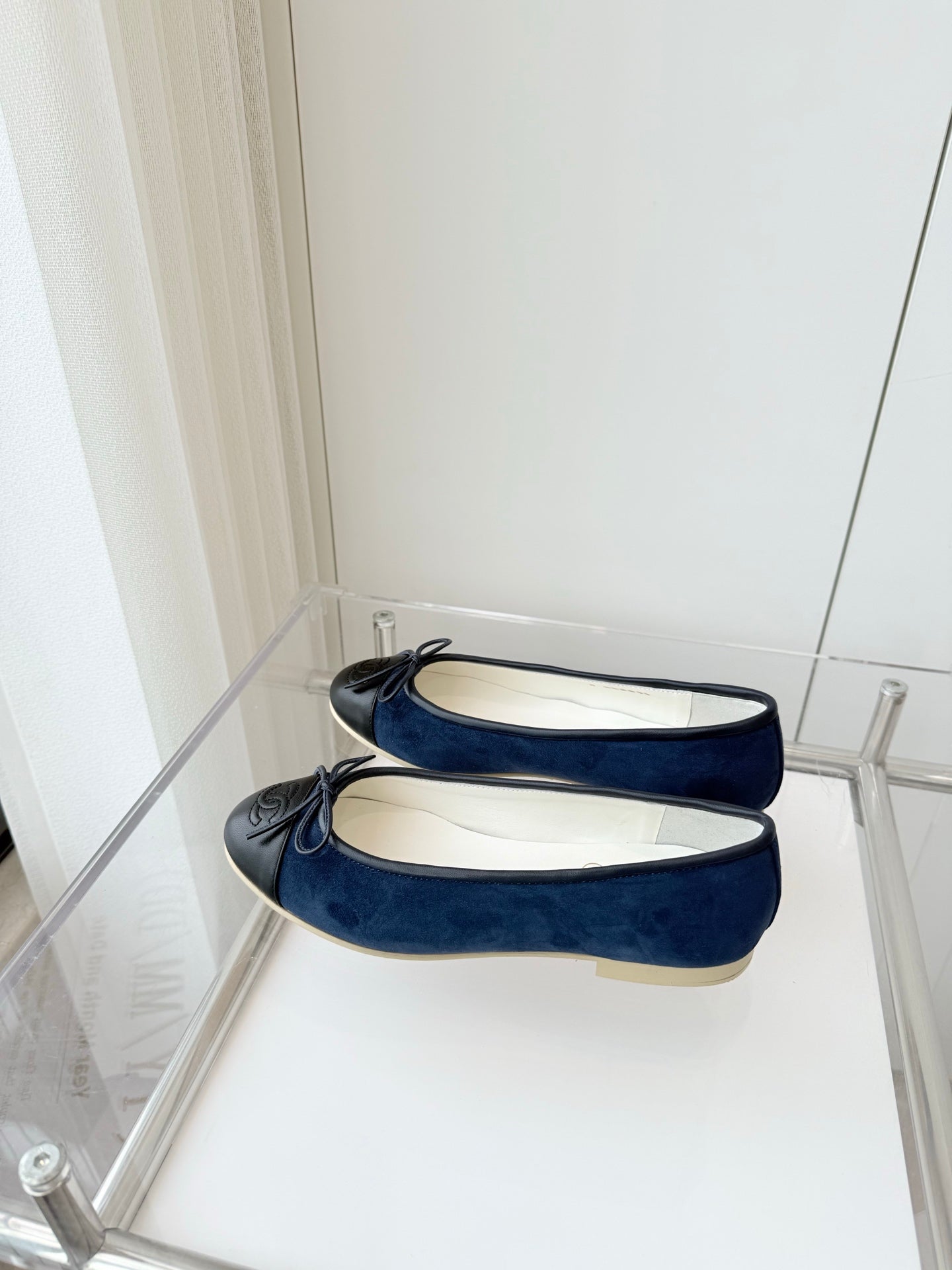 CHANEL BALLET FLAT IN BLACK CALFSKIN AND NAVY BLUE SUEDE