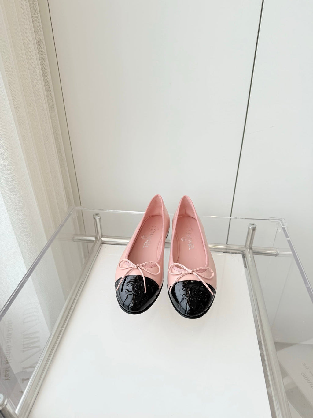 CHANEL BALLET FLAT IN BABY PINK MIX BLACK CALFSKIN