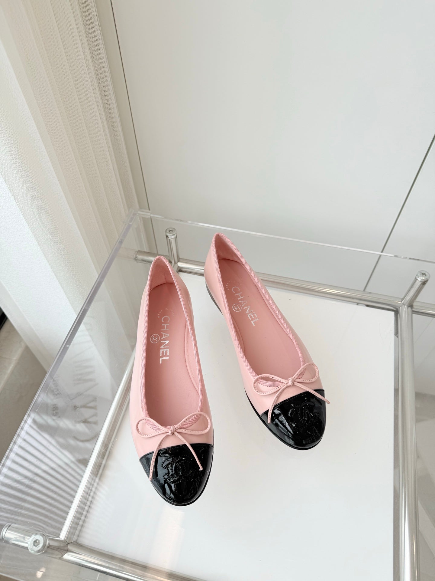 CHANEL BALLET FLAT IN BABY PINK MIX BLACK CALFSKIN