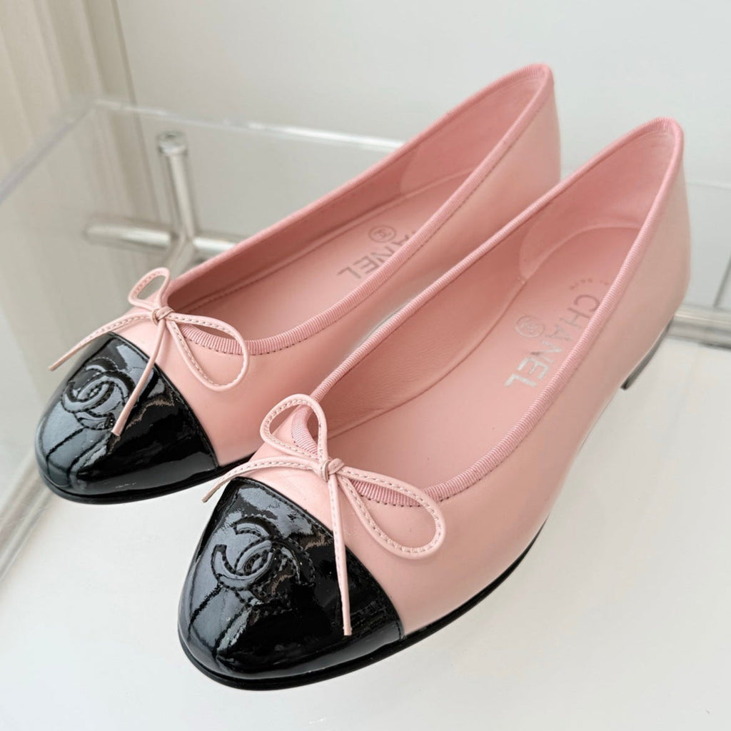 CHANEL BALLET FLAT IN BABY PINK MIX BLACK CALFSKIN