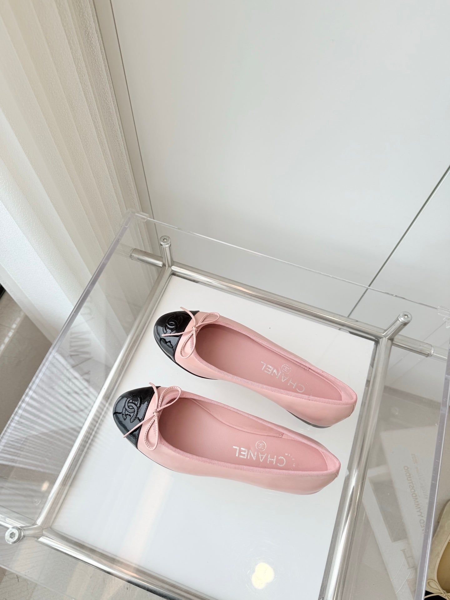 CHANEL BALLET FLAT IN BABY PINK MIX BLACK CALFSKIN