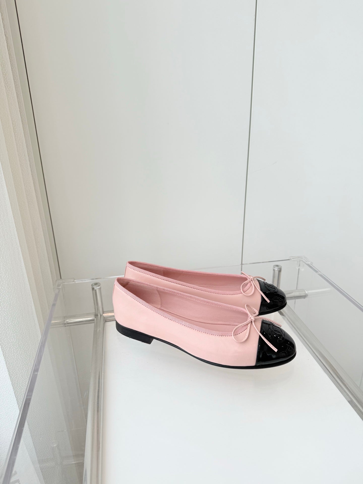CHANEL BALLET FLAT IN BABY PINK MIX BLACK CALFSKIN