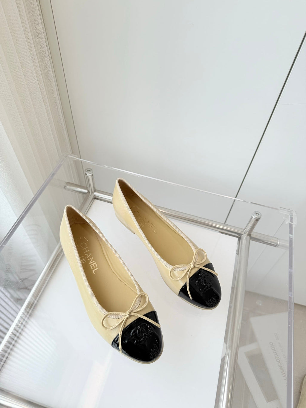 CHANEL BALLET FLAT IN FLAX YELLOW MIX BLACK CALFSKIN