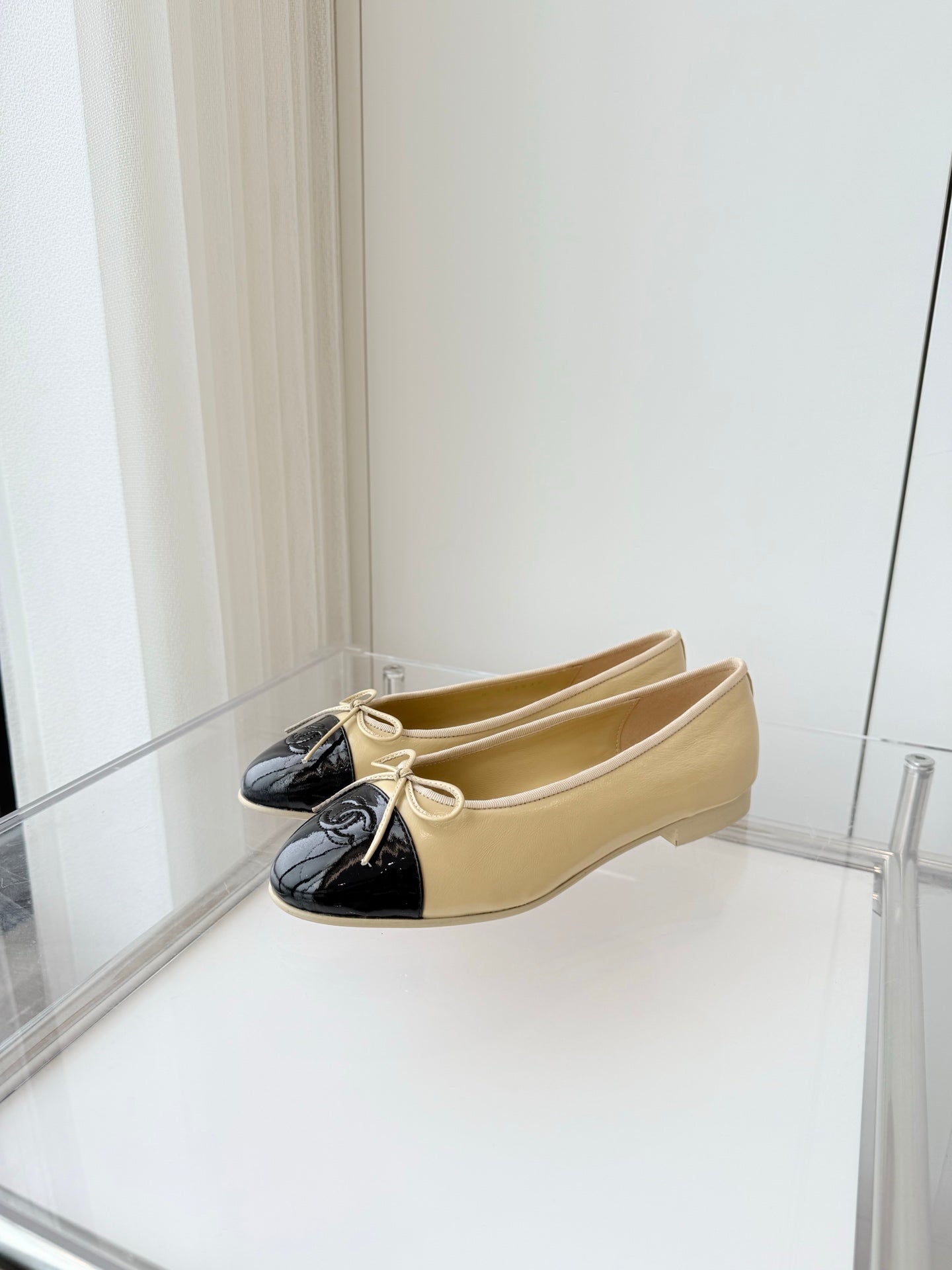 CHANEL BALLET FLAT IN FLAX YELLOW MIX BLACK CALFSKIN