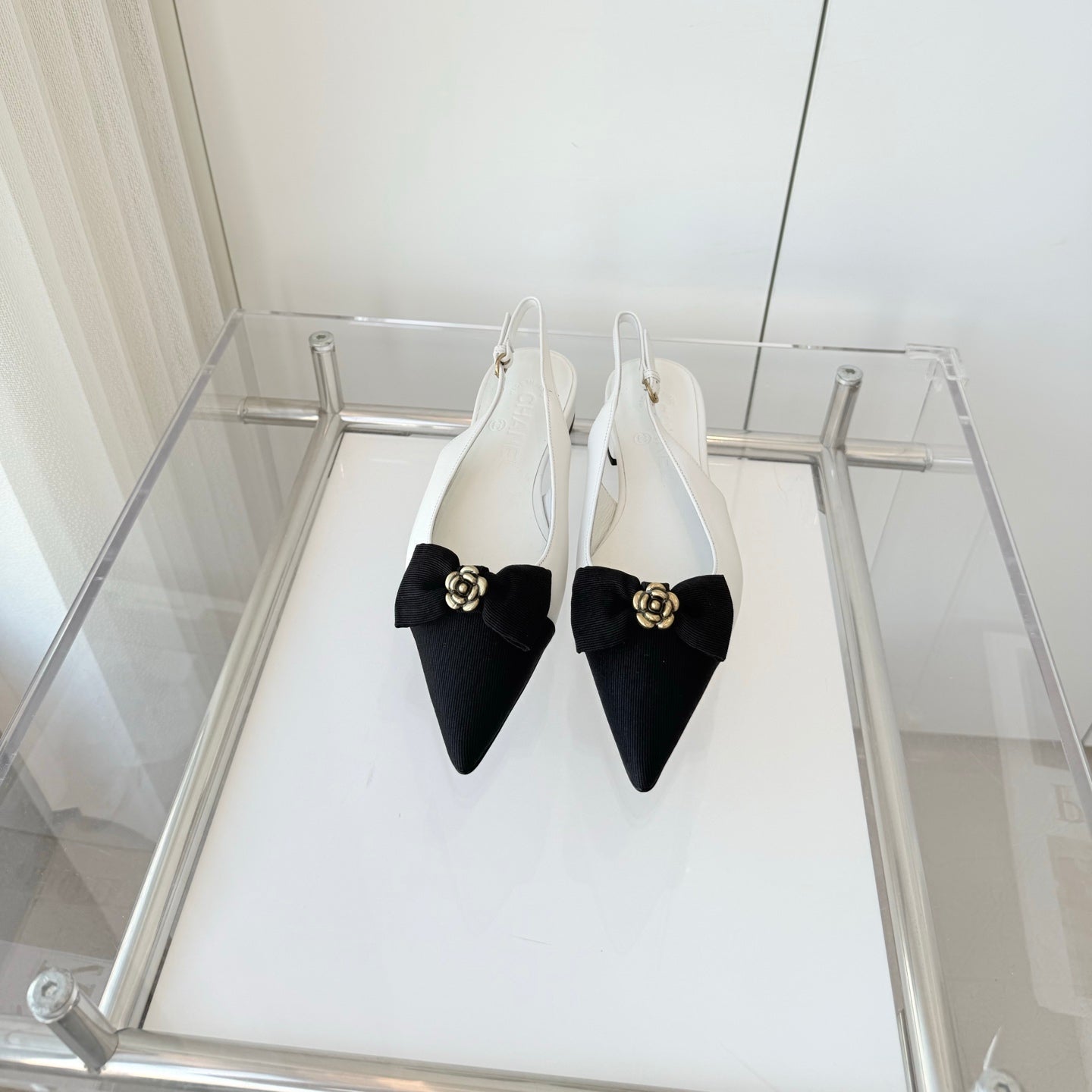 CHANEL SLINGBACKS 18 MM IN WHITE CALFSKIN MIX BLACK CANVAS