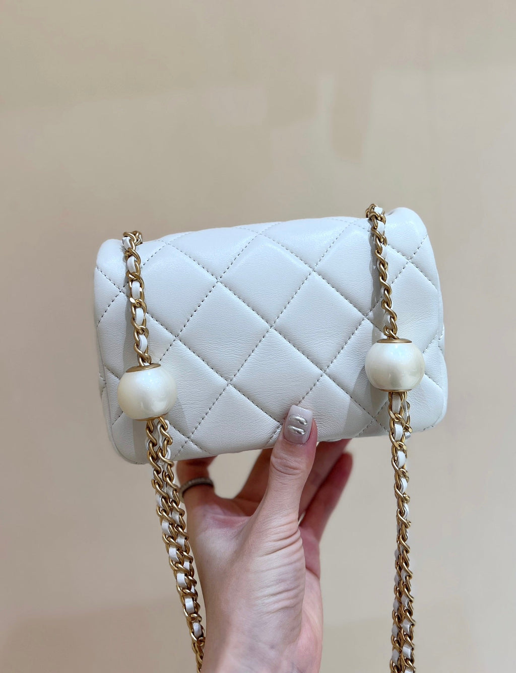 CHANEL 25S  CROSSBODY HANDBAG 17 IN WHITE LAMBSKIN GOLD HARDWARE