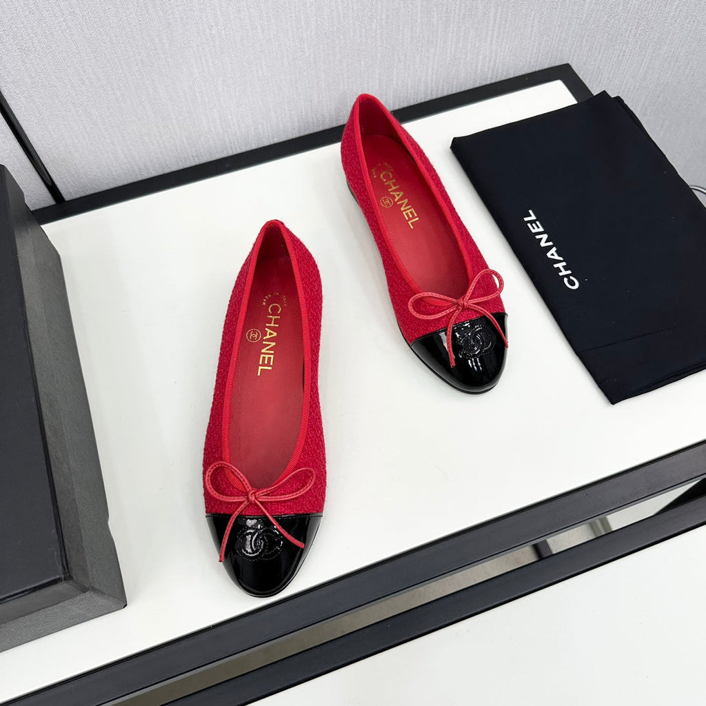 CHANEL BALLET FLATS IN RUBY RED TWEED AND BLACK CALFSKIN