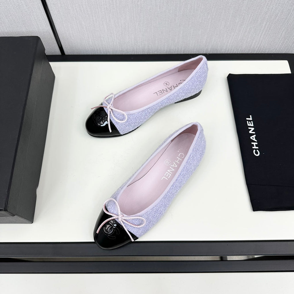 CHANEL BALLET FLATS IN POWDER BLUE TWEED AND BLACK CALFSKIN