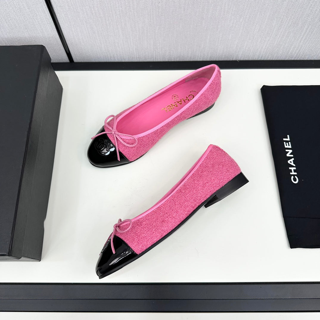 CHANEL BALLET FLATS IN BRIGHT PINK TWEED AND BLACK CALFSKIN