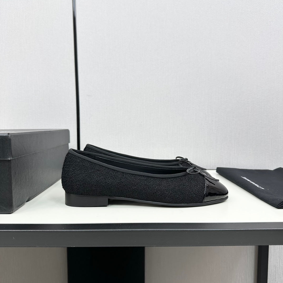 CHANEL BALLET FLATS IN BLACK TWEED AND CALFSKIN