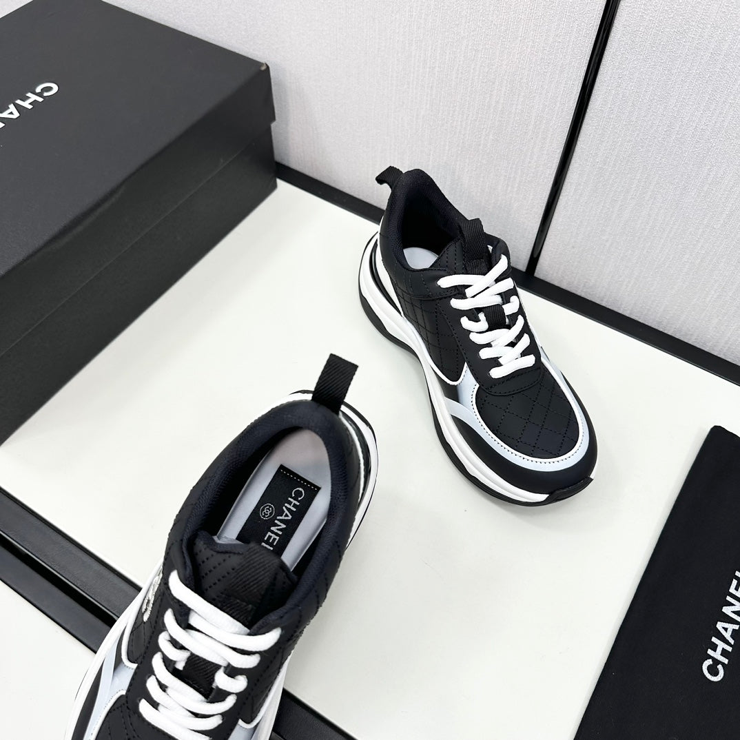 CHANEL SNEAKER IN BLACK MIX WHITE EMBROIDERED LAMBSKIN