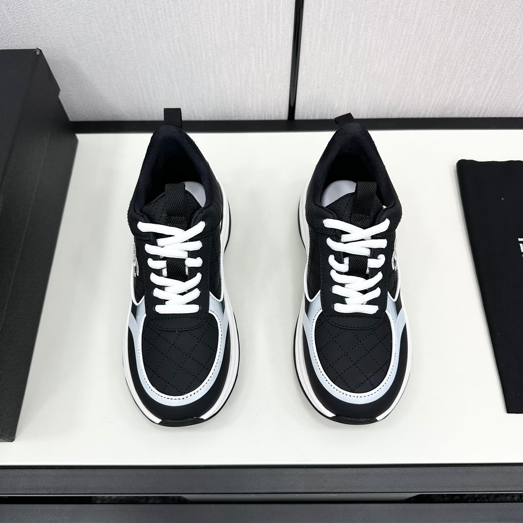 CHANEL SNEAKER IN BLACK MIX WHITE EMBROIDERED LAMBSKIN