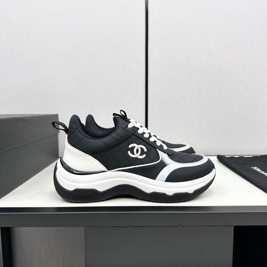 CHANEL SNEAKER IN BLACK MIX WHITE EMBROIDERED LAMBSKIN