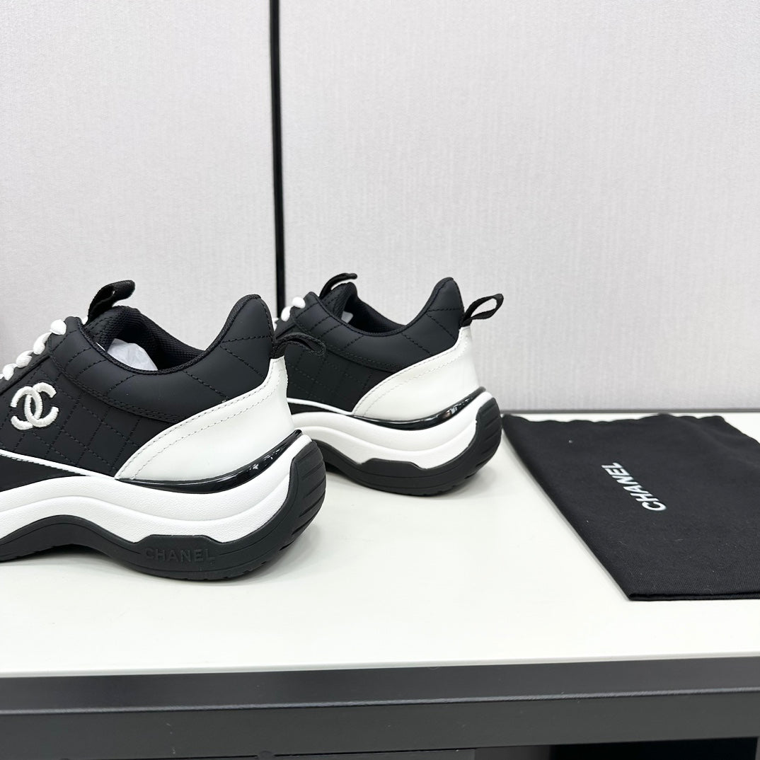 CHANEL SNEAKER IN BLACK MIX WHITE EMBROIDERED LAMBSKIN