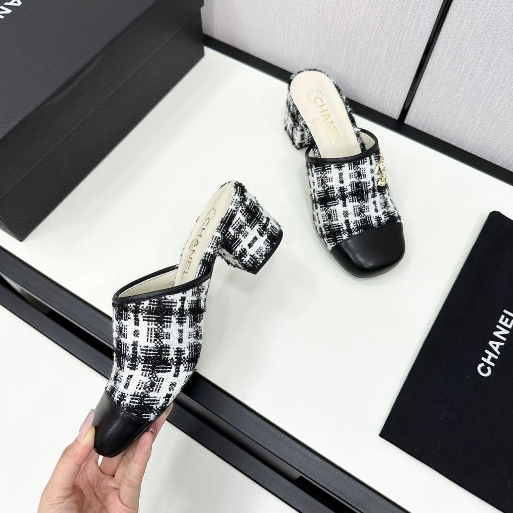 CHANEL HIGH MULE IN WHITE MIX BLACK WOOL TWEED AND CALFSKIN