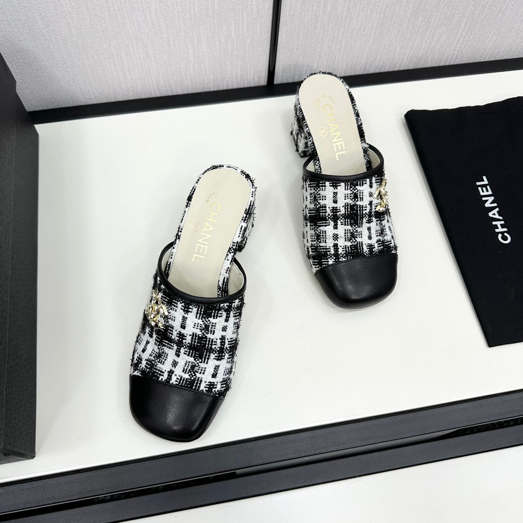 CHANEL HIGH MULE IN WHITE MIX BLACK WOOL TWEED AND CALFSKIN
