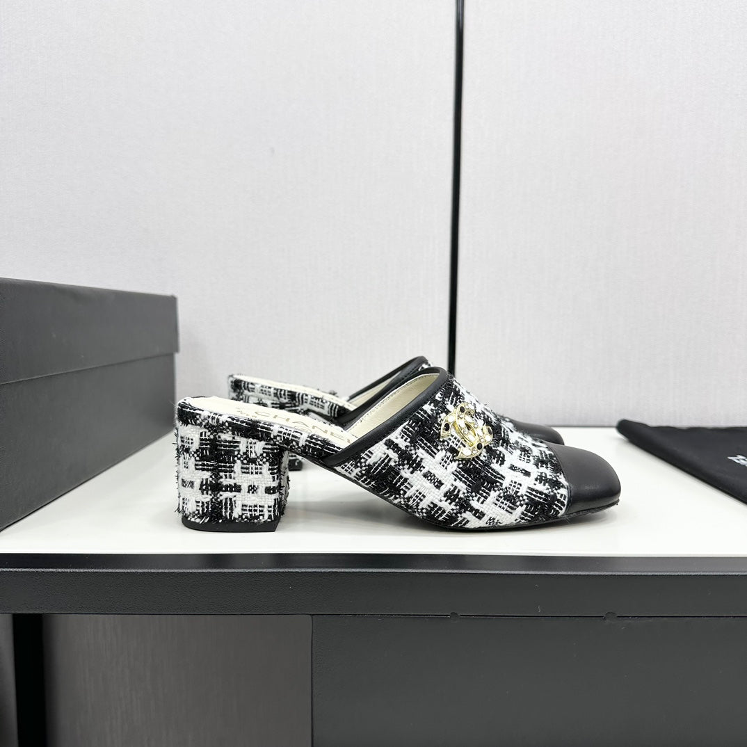 CHANEL HIGH MULE IN WHITE MIX BLACK WOOL TWEED AND CALFSKIN