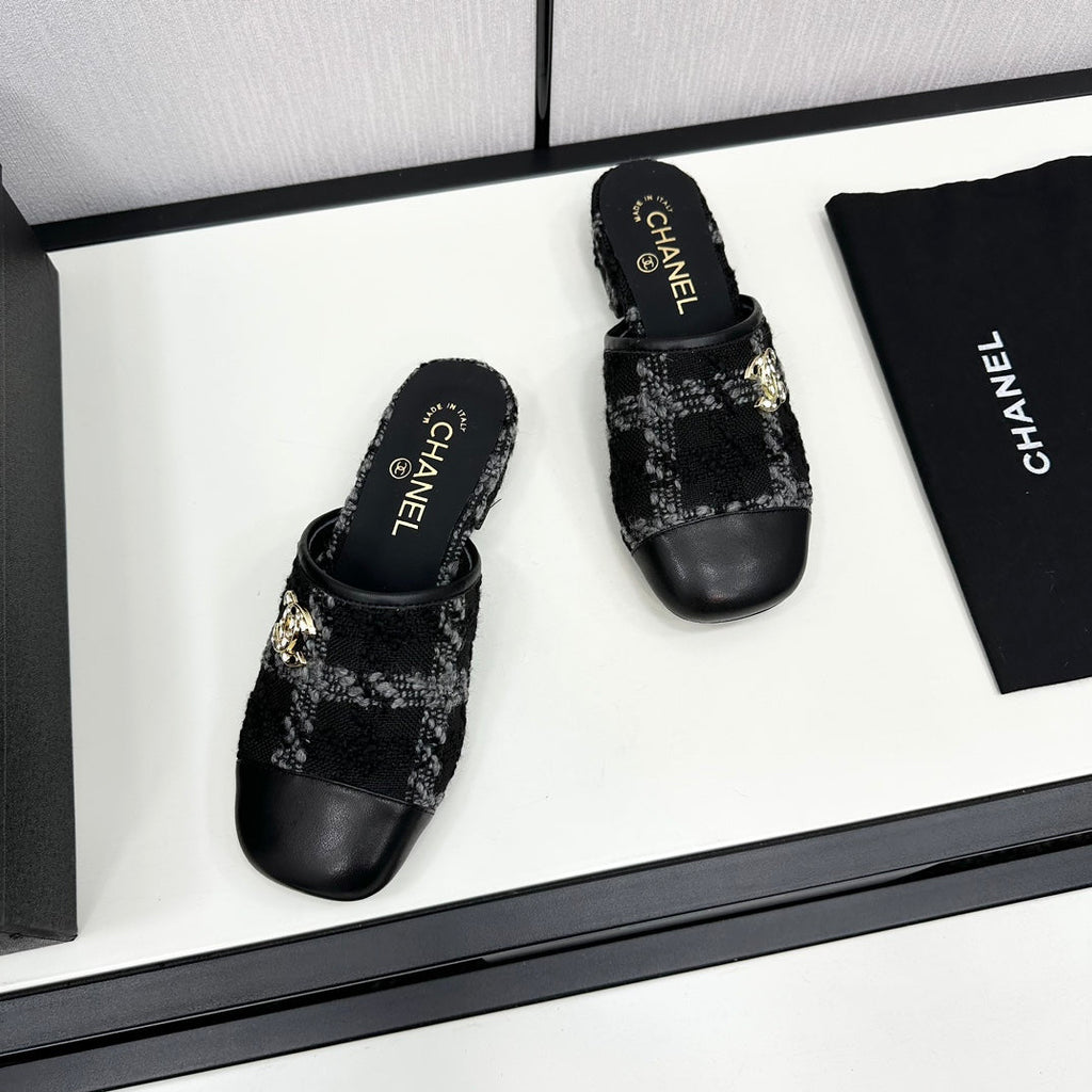 CHANEL FLAT MULE IN BLACK WOOL TWEED AND CALFSKIN GOLD HARDWARE