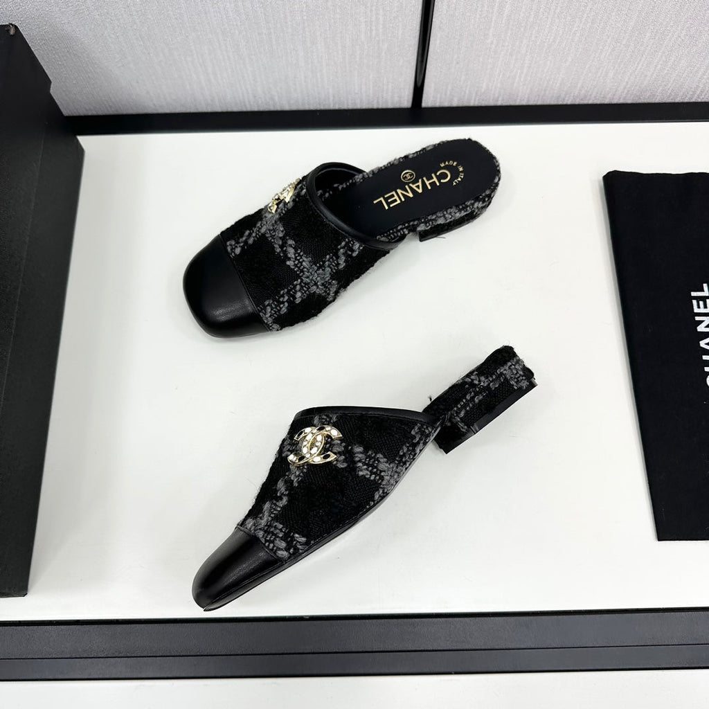 CHANEL FLAT MULE IN BLACK WOOL TWEED AND CALFSKIN GOLD HARDWARE