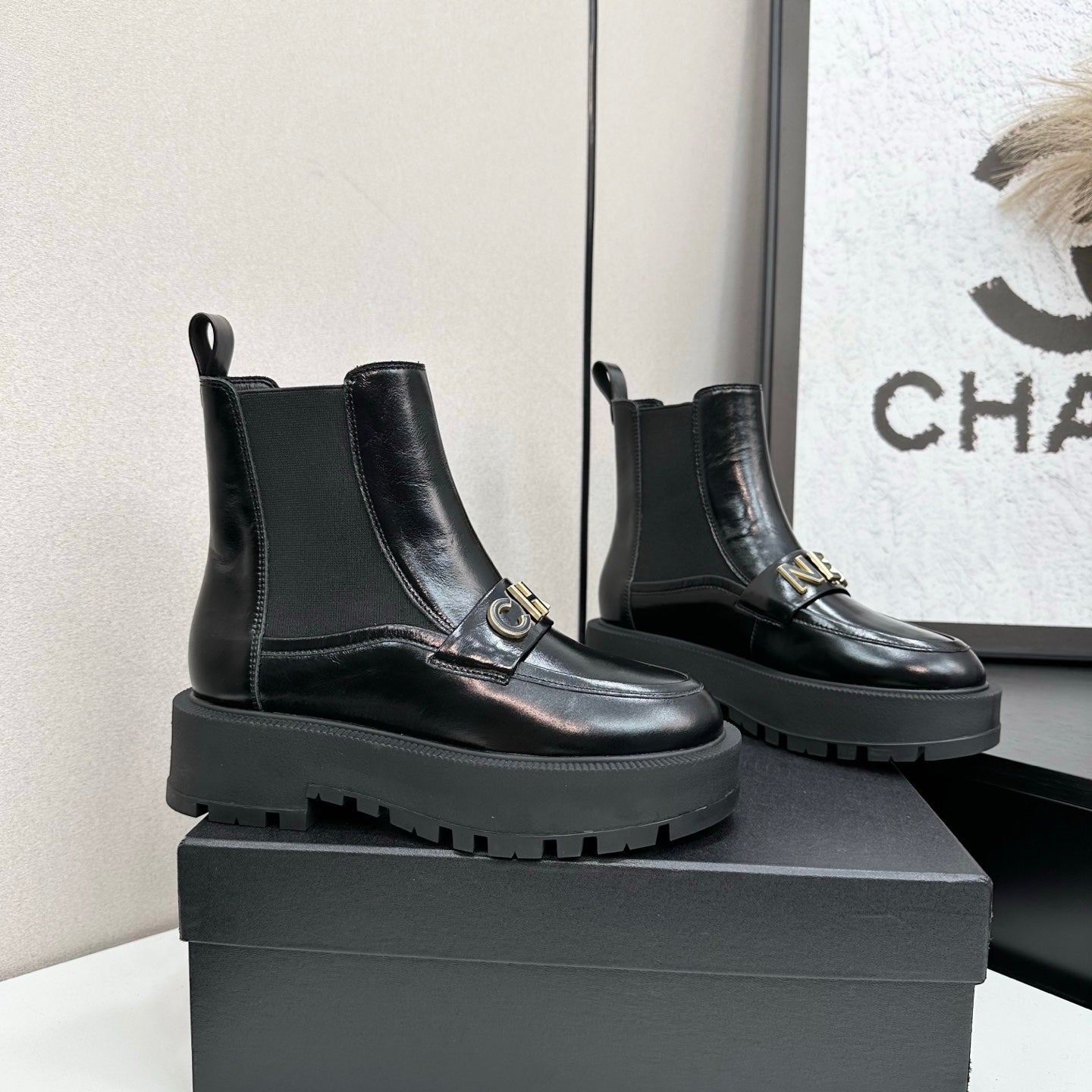 CHANEL 25S SHORT BOOTS IN BLACK CALFSKIN AND CANVAS