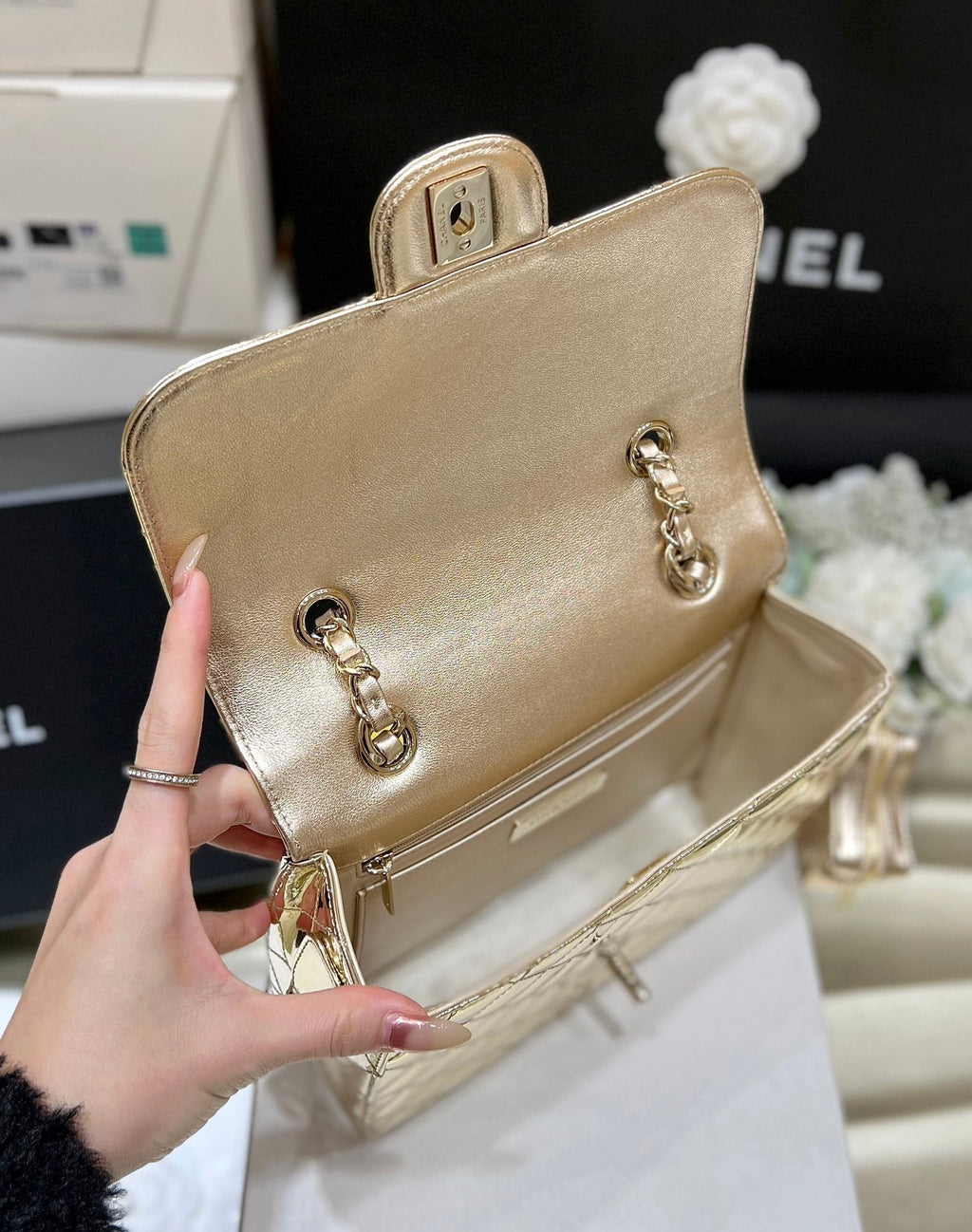 CHANEL 25S  STAR GOLD 23 IN METALLIC GOLD CALFSKIN