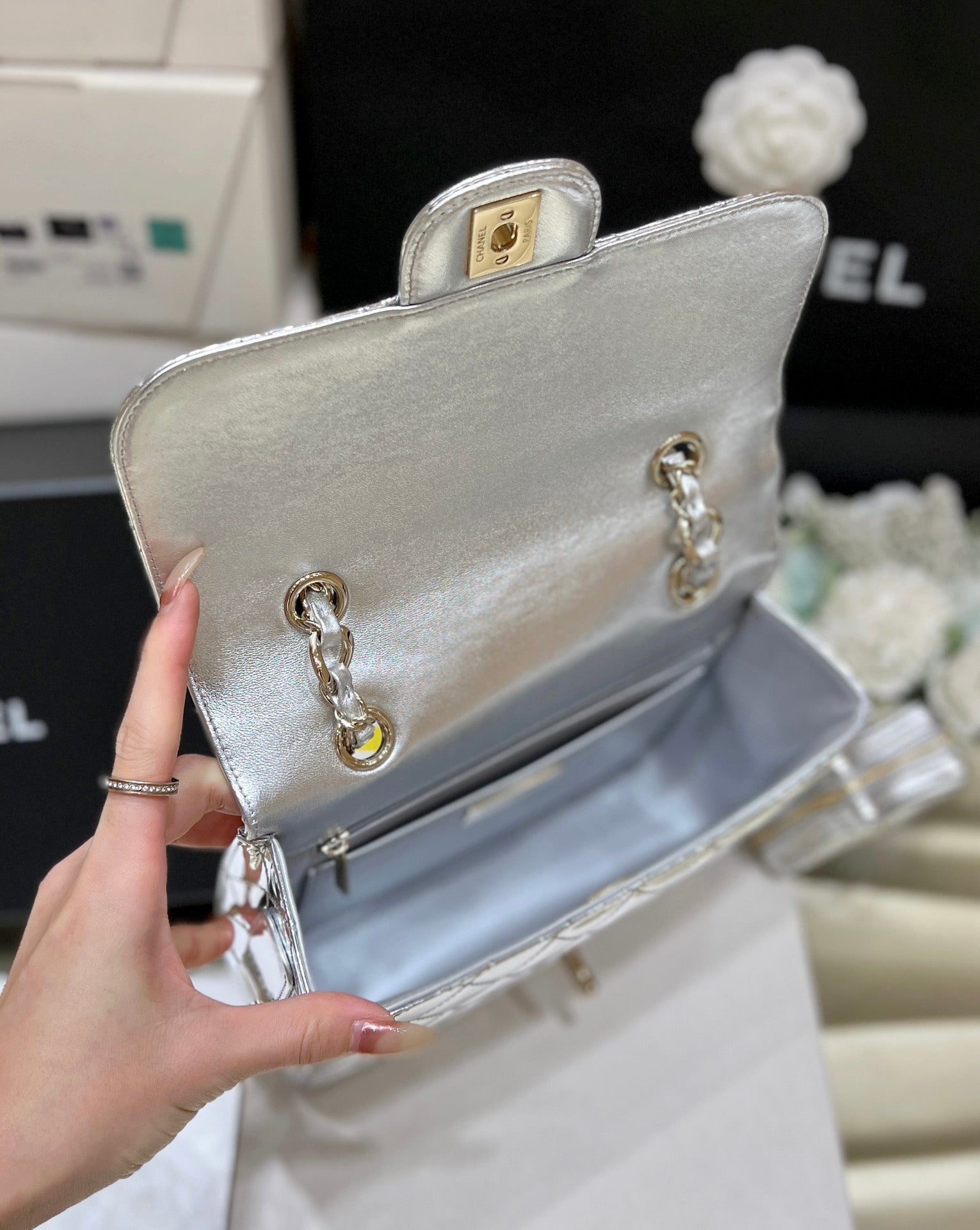 CHANEL 25S  STAR SILVER 23 IN METALLIC SILVER CALFSKIN