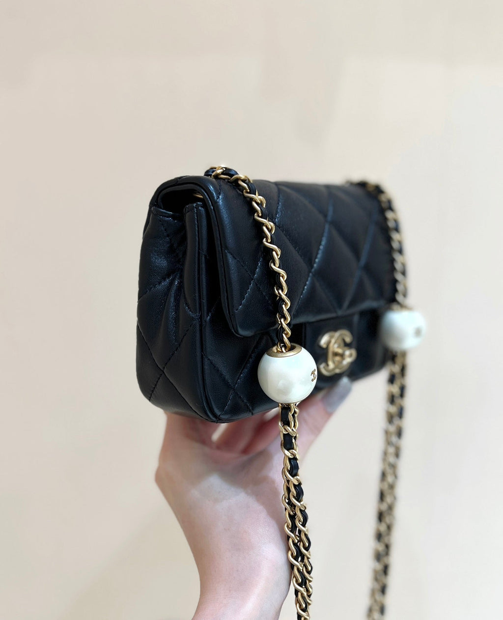 CHANEL 25S  CROSSBODY HANDBAG 17 IN BLACK LAMBSKIN GOLD HARDWARE