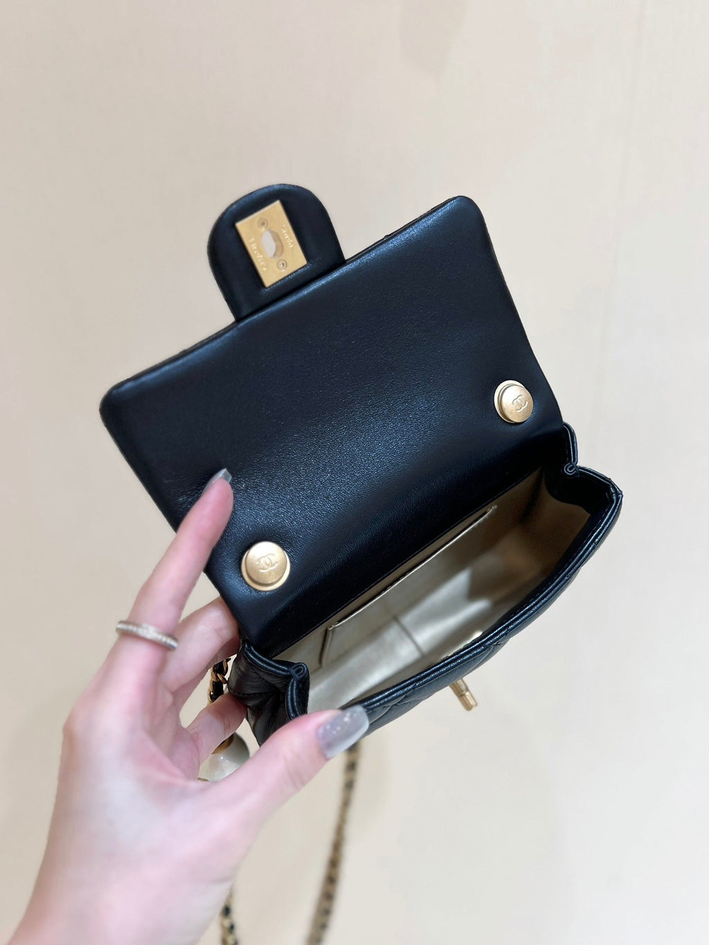 CHANEL 25S  CROSSBODY HANDBAG 17 IN BLACK LAMBSKIN GOLD HARDWARE