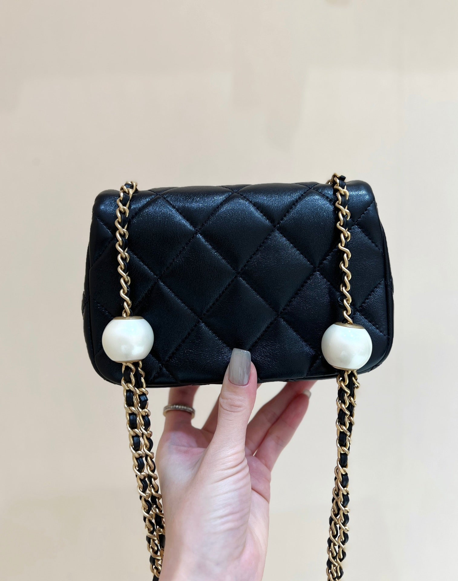 CHANEL 25S  CROSSBODY HANDBAG 17 IN BLACK LAMBSKIN GOLD HARDWARE
