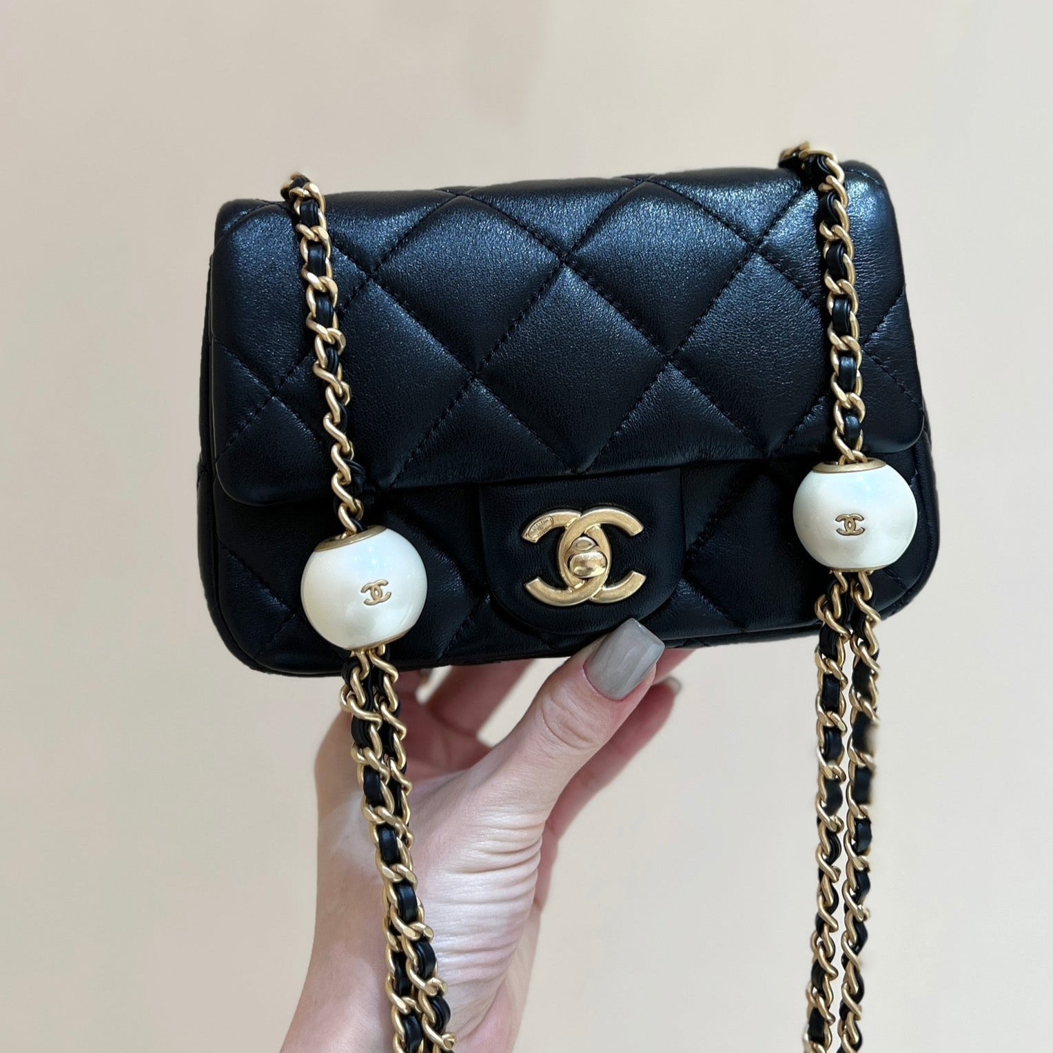 CHANEL 25S  CROSSBODY HANDBAG 17 IN BLACK LAMBSKIN GOLD HARDWARE