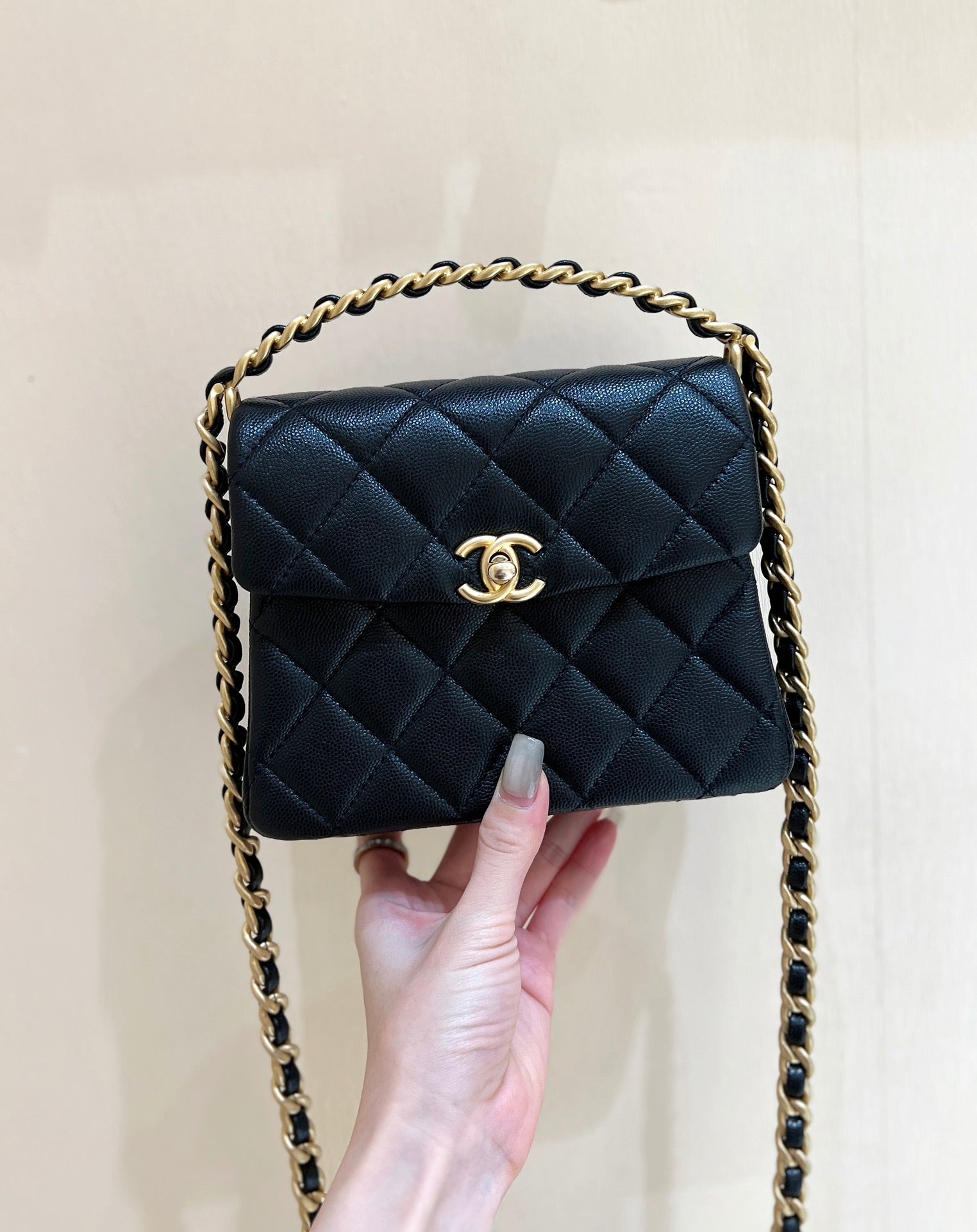 CHANEL 25S  TOTE CROSSBODY BAG 19 IN BLACK CALFSKIN WITH METAL HANDLE