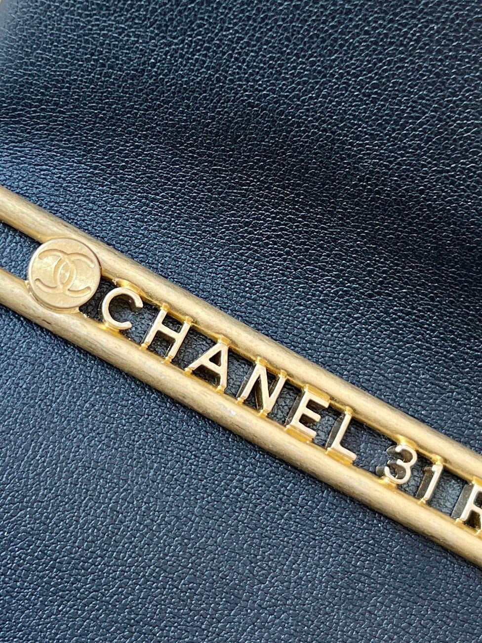 CHANEL 25S  TOTE CROSSBODY BAG 19 IN BLACK GLOSSY LEATHER WITH METAL HANDLE
