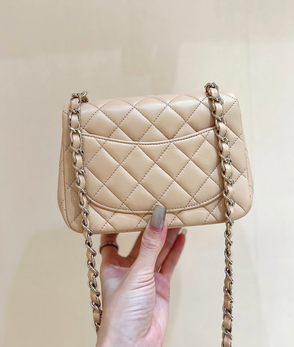 CHANEL 25S FLAP BAG 17 CM IN LIGHT BEIGE LAMBSKIN WITH GOLD HARDWARE