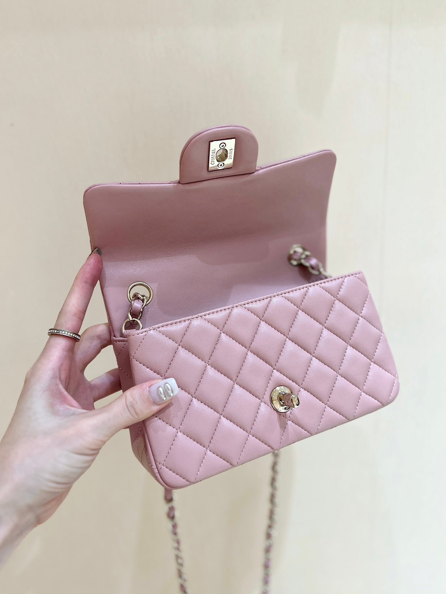 CHANEL 25S FLAP BAG 20 CM IN LIGHT PINK LAMBSKIN WITH GOLD HARDWARE