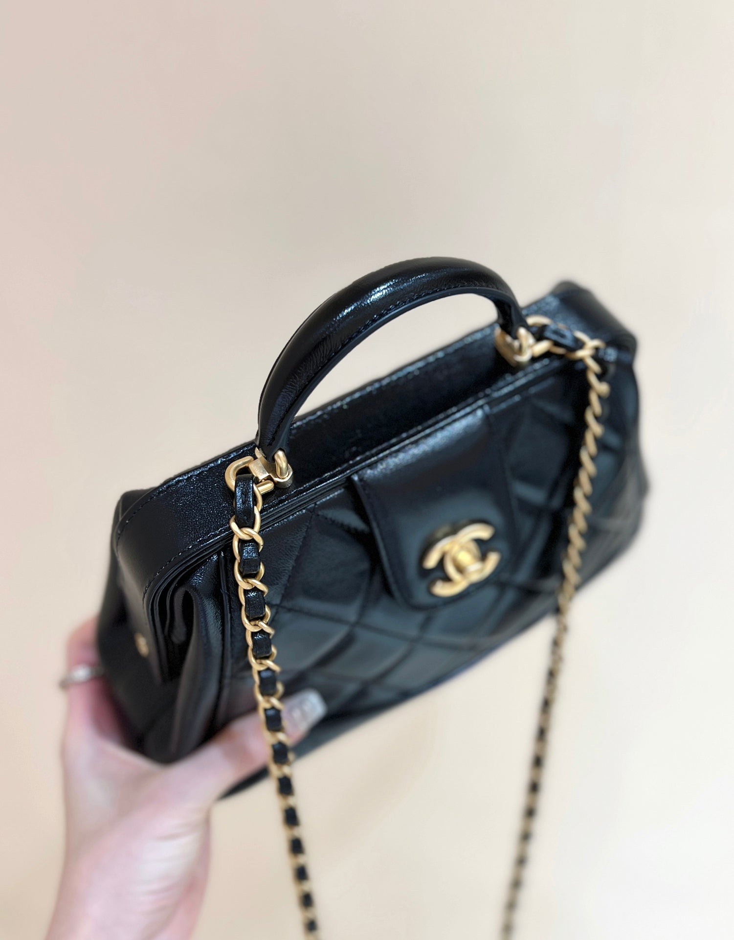 CHANEL MEDIUM TOP HANDLE BAG 23 IN BLACK OIL-WAX LAMBSKIN GOLD HARDWARE