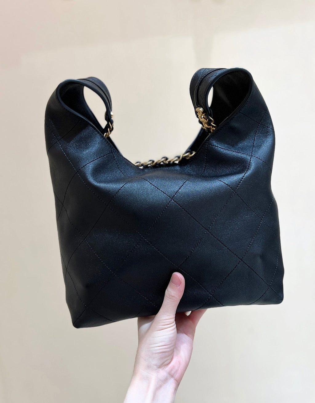 CHANEL QUILTED LARGE HOBO BAG 35 IN BLACK LAMBSKIN GOLD HARDWARE