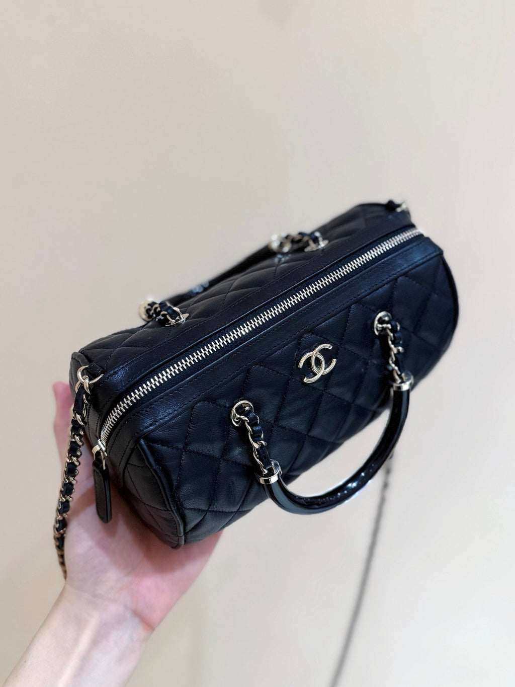 CHANEL BOSTON MATELASSE CAVIAR SHOULDER HANDBAG 18 IN BLACK LAMBSKIN
