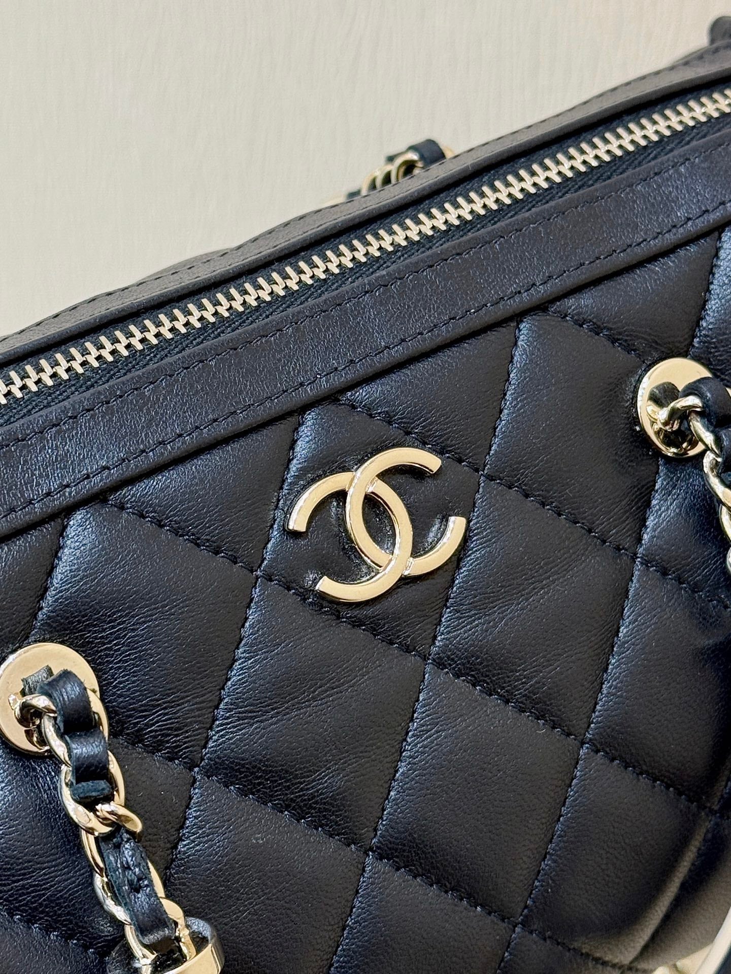 CHANEL BOSTON MATELASSE CAVIAR SHOULDER HANDBAG 18 IN BLACK LAMBSKIN