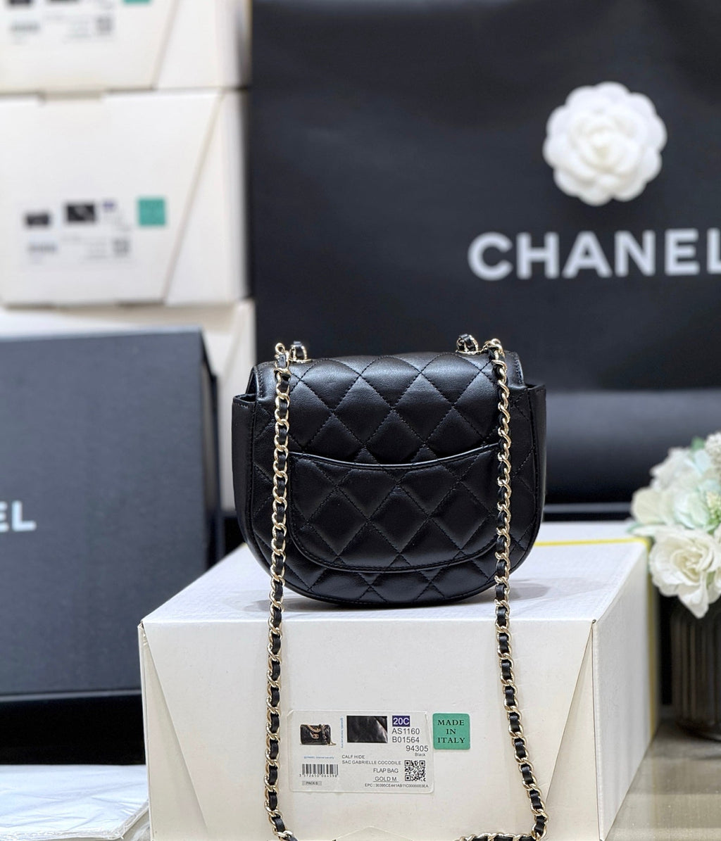 CHANEL QUILTED TOP HANDLE BAG 16 IN BLACK LAMBSKIN GOLD HARDWARE