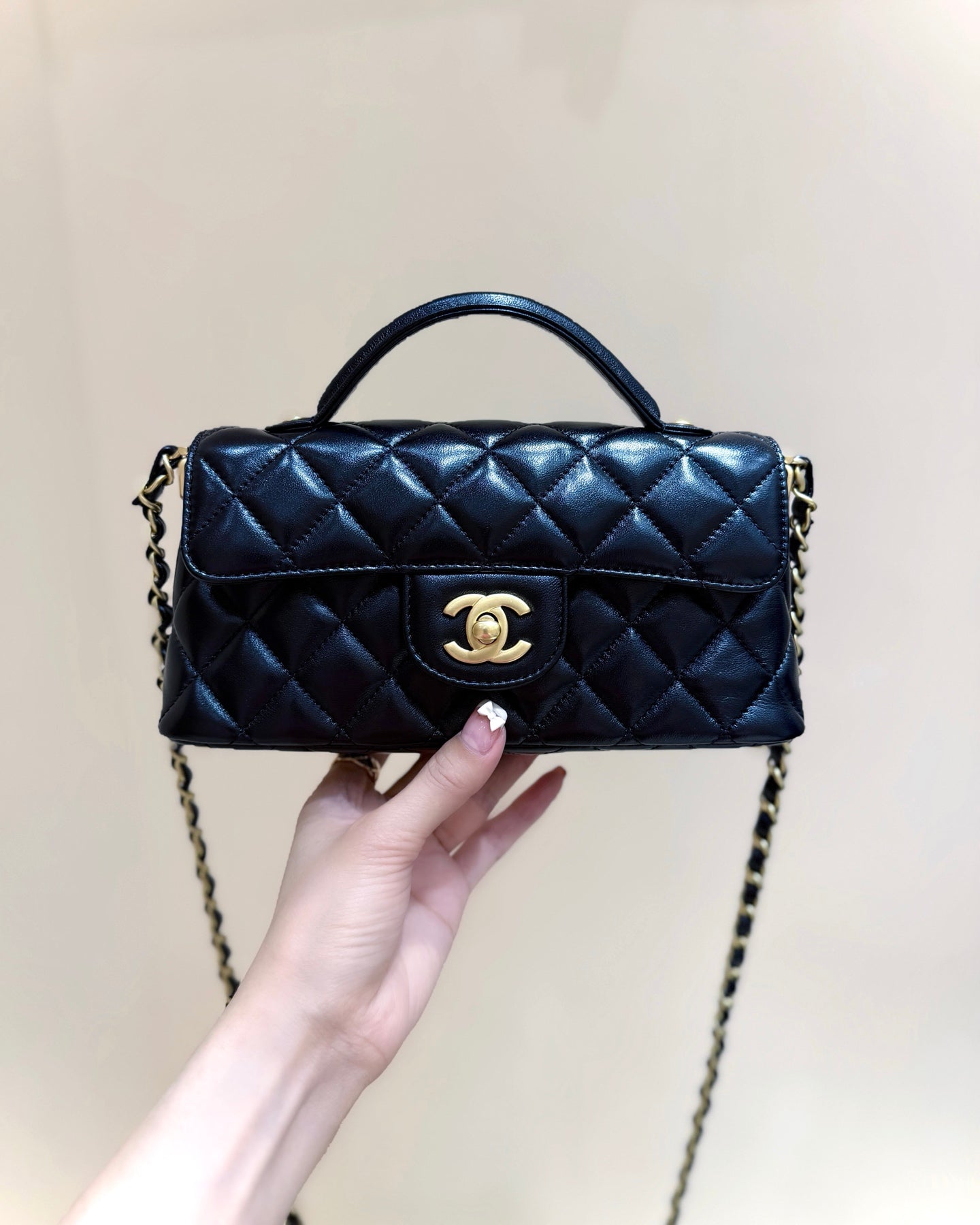 CHANEL QUILTED FLAP BAG WITH HANDLE 20 IN BLACK LAMBSKIN GOLD PLATED METAL