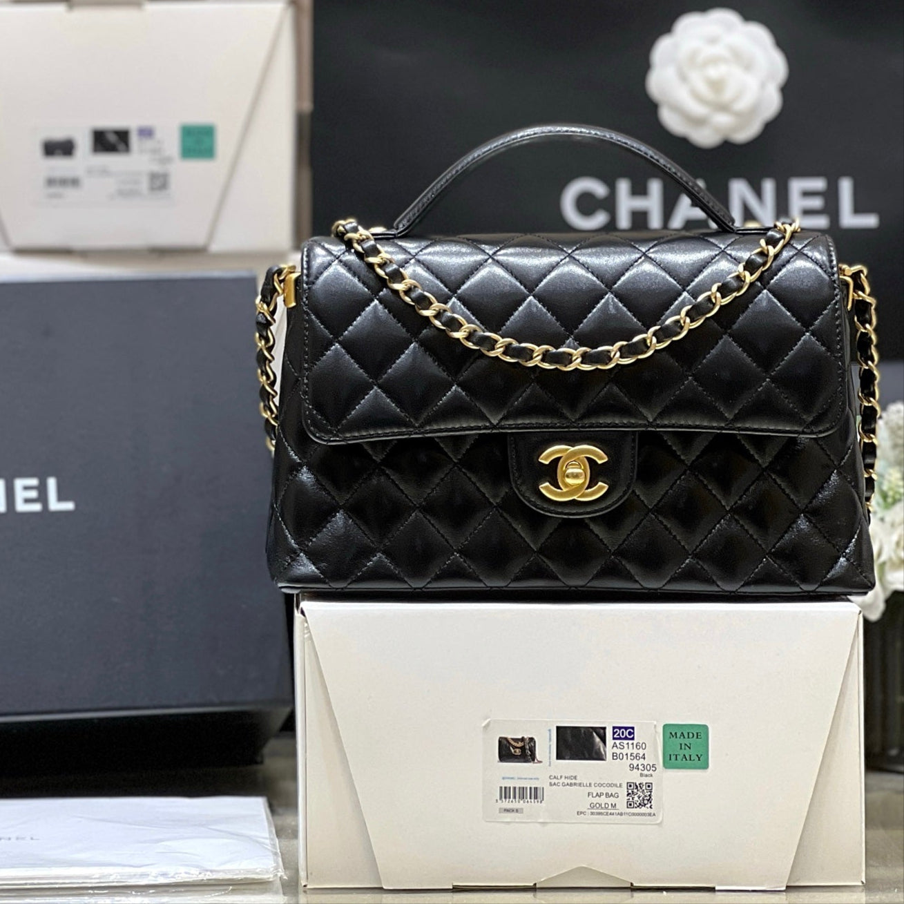 CHANEL QUILTED FLAP BAG WITH HANDLE 26 IN BLACK LAMBSKIN GOLD PLATED METAL