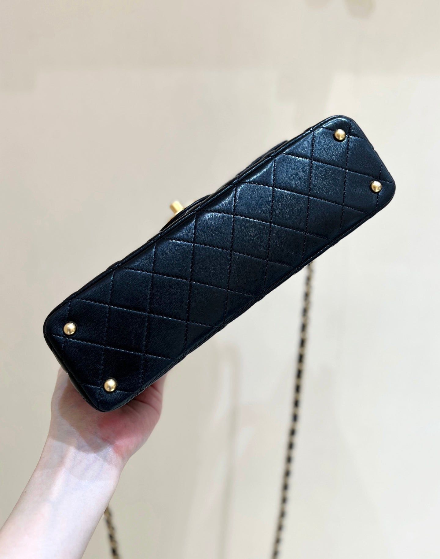 CHANEL QUILTED FLAP BAG WITH HANDLE 26 IN BLACK LAMBSKIN GOLD PLATED METAL