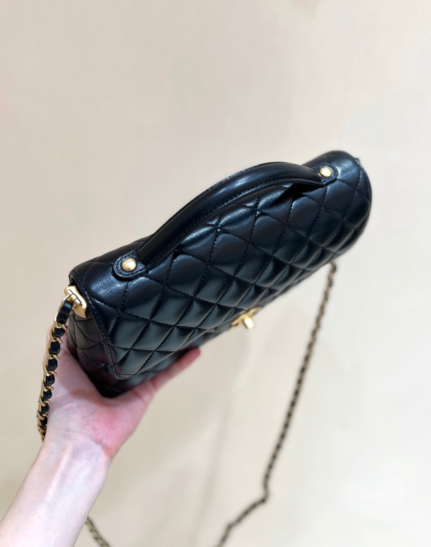 CHANEL QUILTED FLAP BAG WITH HANDLE 26 IN BLACK LAMBSKIN GOLD PLATED METAL