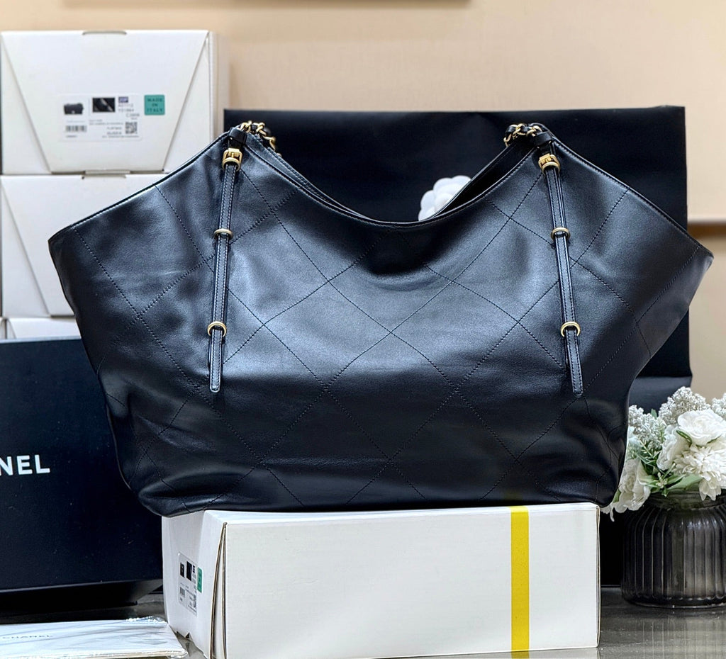 CHANEL LARGE MAXI SHOPPING BAG 59 IN BLACK CALFSKIN GOLD-TONE METAL