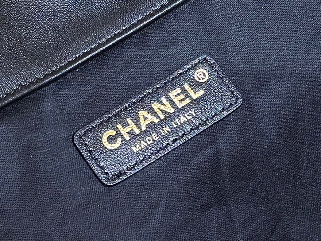 CHANEL MEDIUM MAXI SHOPPING BAG 47 IN BLACK CALFSKIN GOLD-TONE METAL