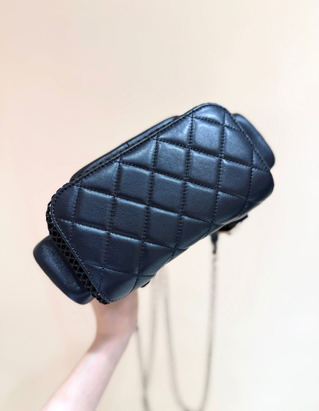CHANEL MESH DRAWSTRING BACKPACK 25 IN BLACK CALFSKIN GOLD-TONE METAL