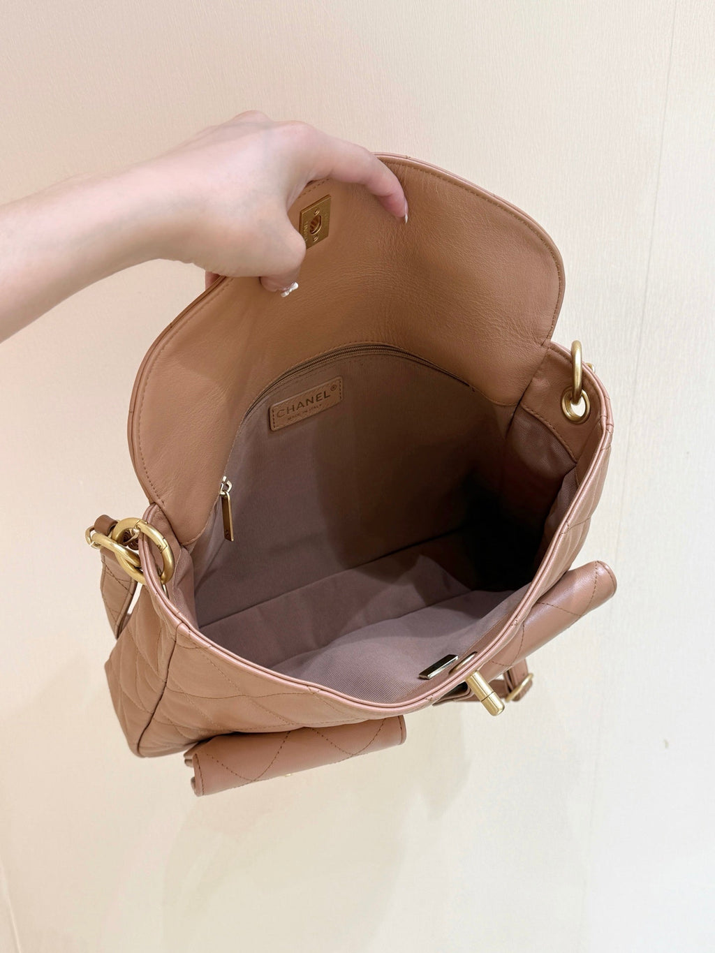 CHANEL 25S HIPPIE HOBO POSTMAN BAG 30 IN WARM TAUPE CALFSKIN GOLD HARDWARE